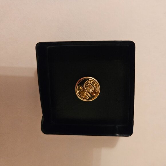 1 Year Service Pin - Picture 3 of 4